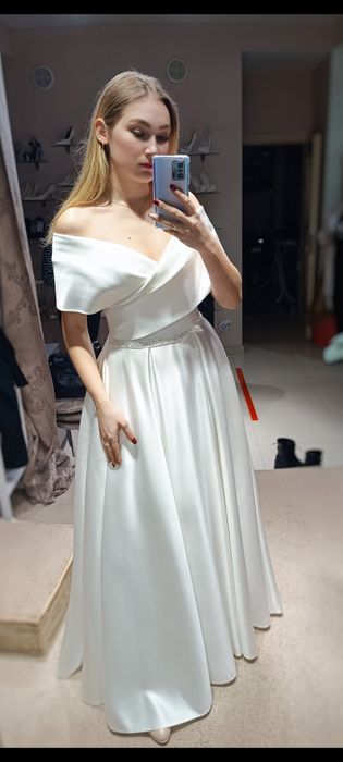 Продам весільну сукню, нова.