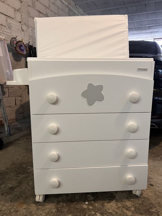 Comoda para quarto de Bebe