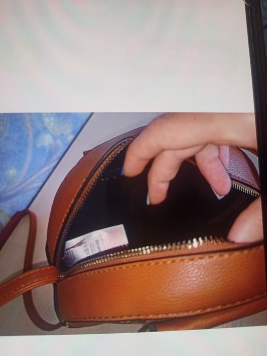 Коричнева сумка кругла