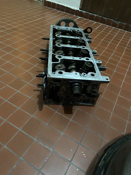 Cabeça De Motor De  Peugeot 216
