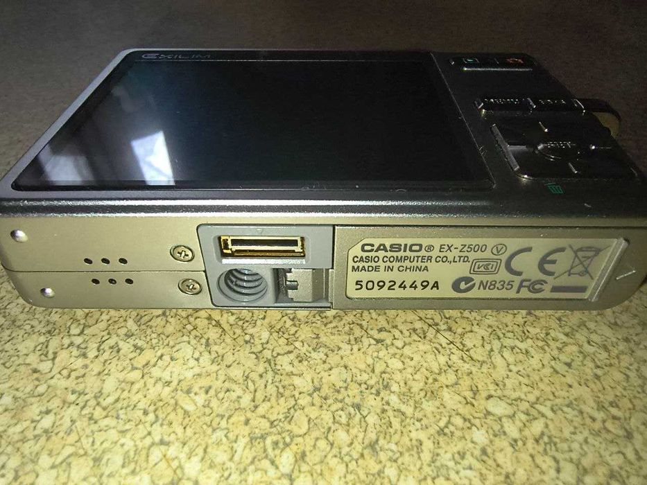 Фотоаппарат  CASIO EX-Z500  под  ремонт