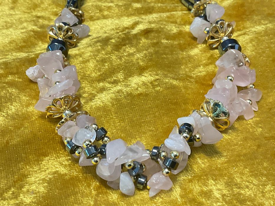 Colar pedras rosa e pretas 52 cm