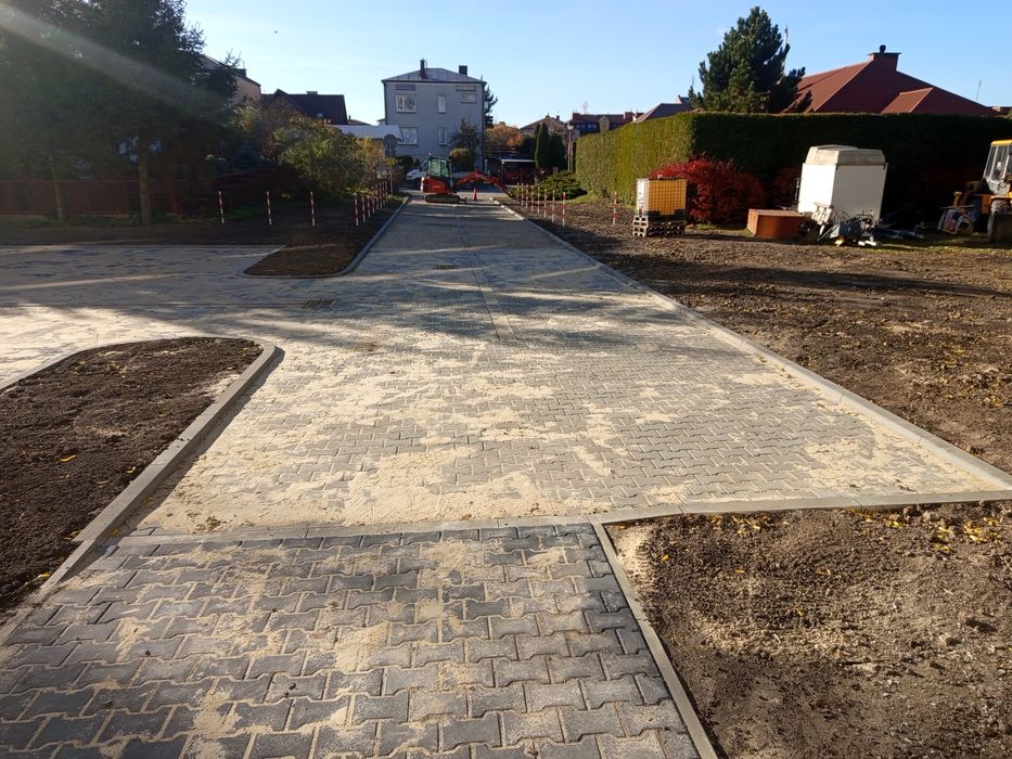 Układanie kostki brukowej, montaż ogrodzeń