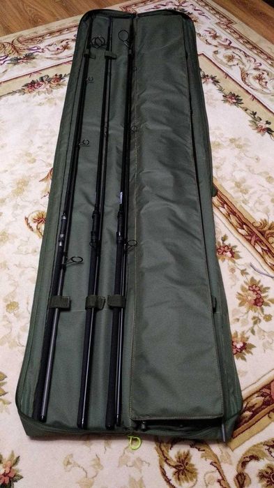 Чехол для карповых удилищ на 4 удилища без катушек.