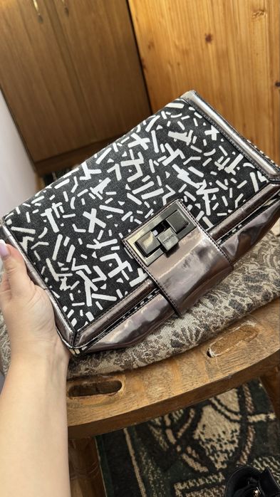 Продам сумку клатч