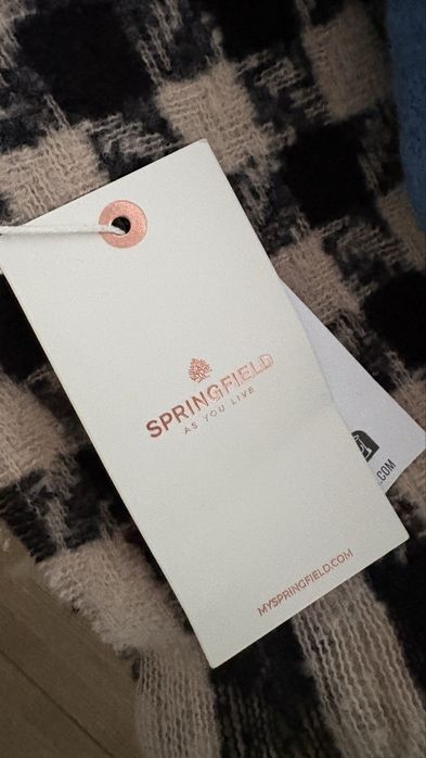 nowy szal z metką springfield