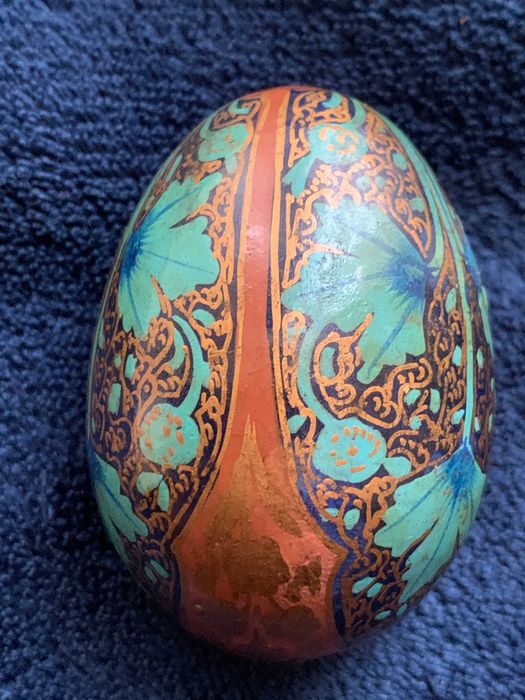 Ideal para a Páscoa: ovo de madeira pintado à mão