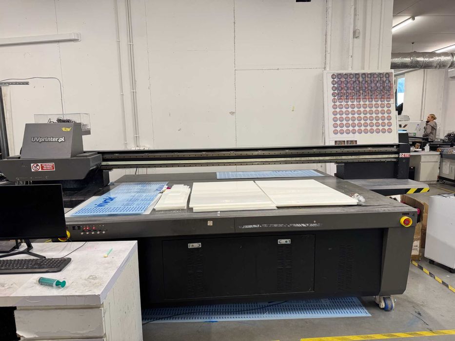 Drukarka UV LED CMYK + W + V