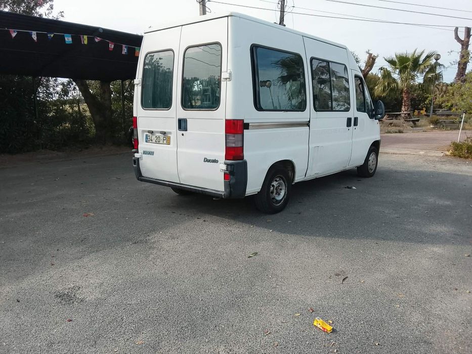 Vendo ou troco carrinha de 9lugare