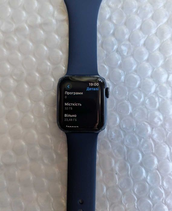 Apple Watch Series 6 40 mm акб 85% рідна з захисним склом