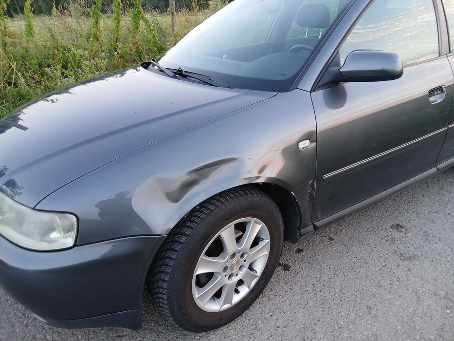 AUDI A3 1.6 benzyna 2002 r uszkodzony błotnik