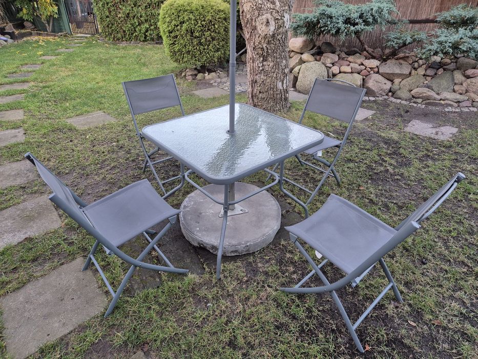 Komplet ogrodowy z parasolem