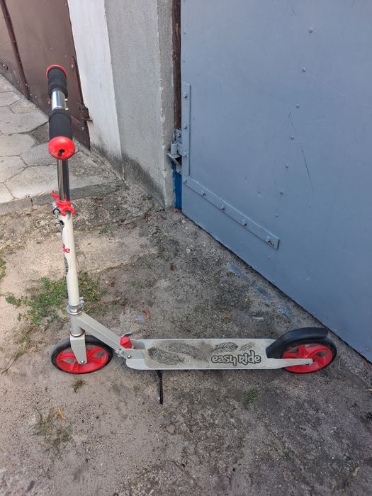 Hulajnoga dziewczęca.