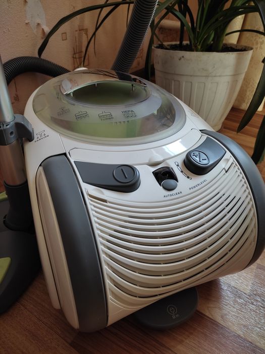 Пилосос з аквафільтром DELONGHI WFF 1800 PET