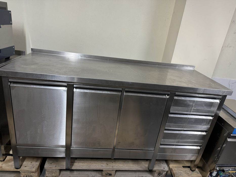 Bancada com deposito para pão etc  e gavetas / escaparate inox