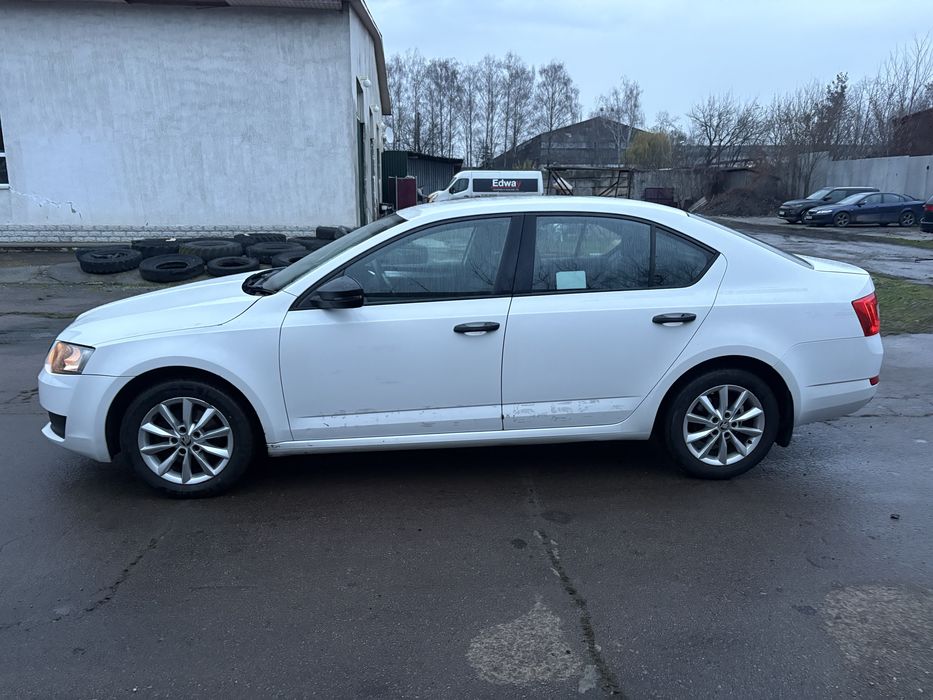 В Житомирі Skoda Octavia A7 2013 бензин 77кВт праве кермо Житомир