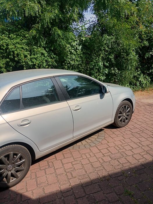 Volkswagen jetta 1.6 diesel 2009r