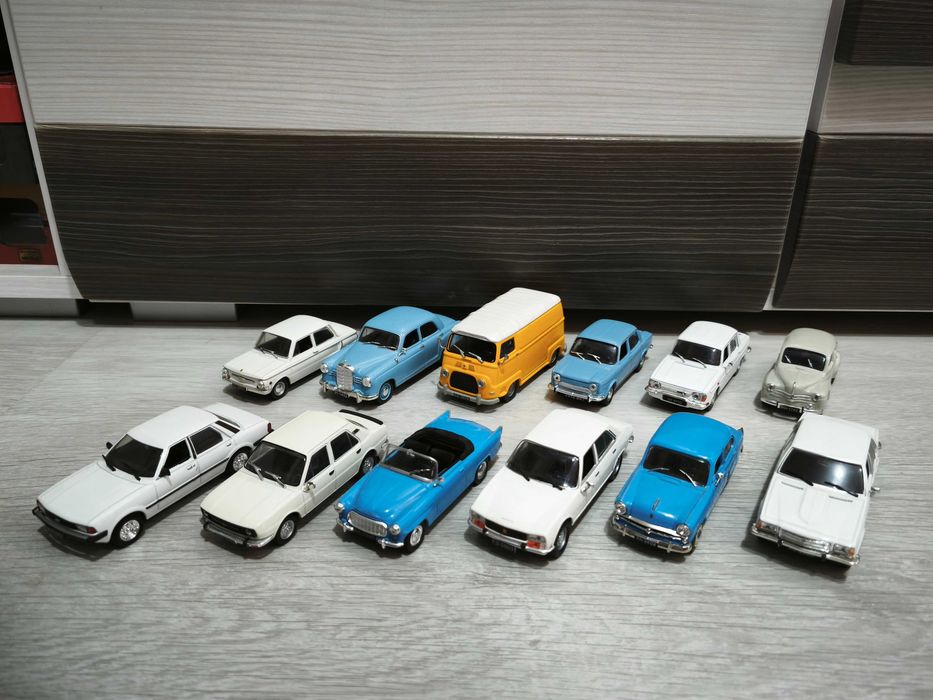 Kultowe Auta PRL zestaw 12 modeli / Skala 1:43 DeAgostini Gablotka z plexi w cenie