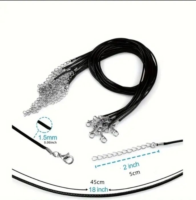 Colar com corrente preta e pendente hexagonal em cristal, disponível e