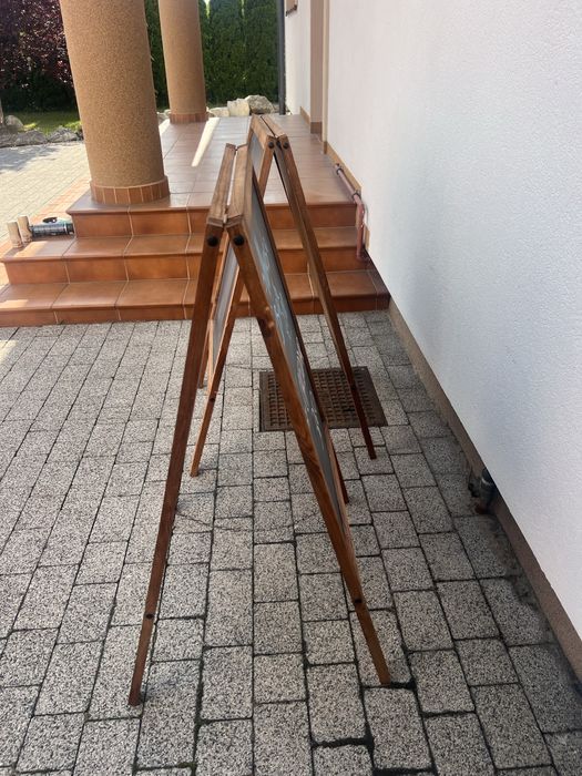 Stojaki na reklame lub promocje w bardzo dobrym stanie