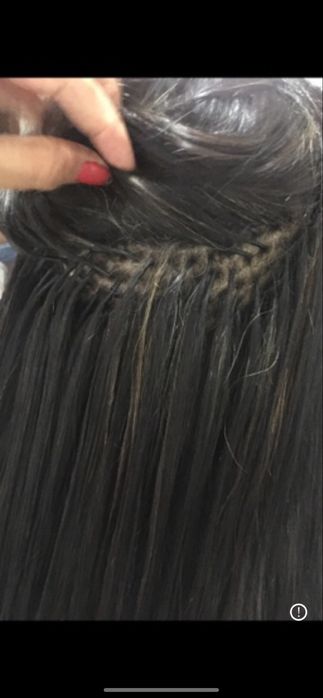 Mega hair em cápsula de queratina.