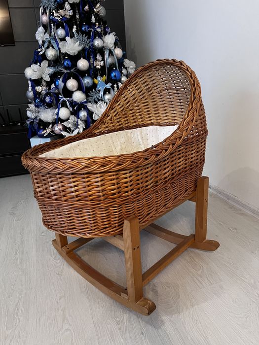Плетена колиска ліжечко