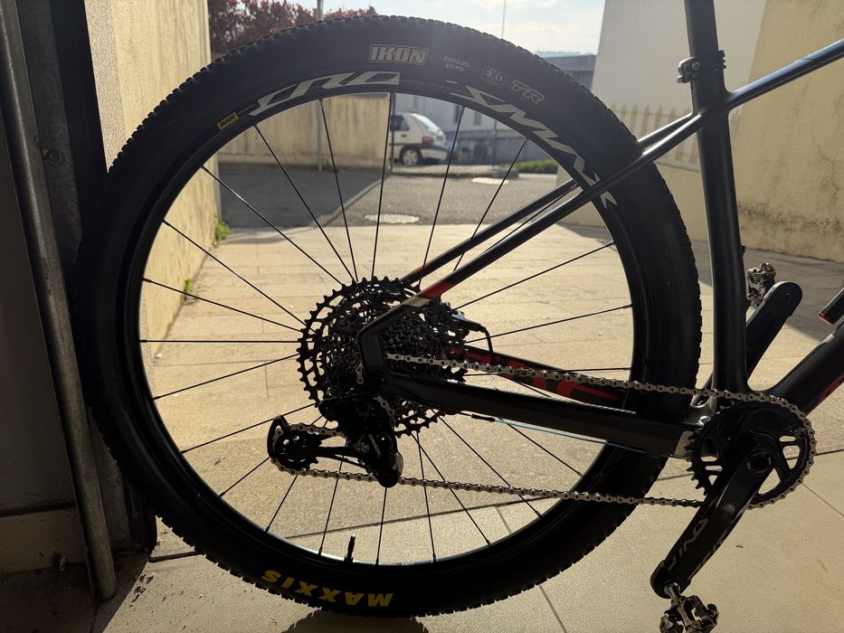 Bicicleta mondraker podium em carbono