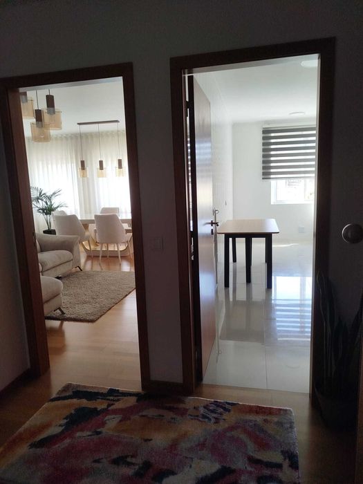 Apartamento T2 em Pedroso – Excelente Exposição Solar e Acessos