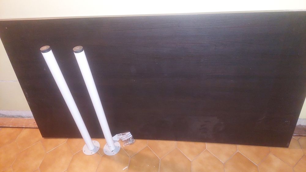 Estante com secretária