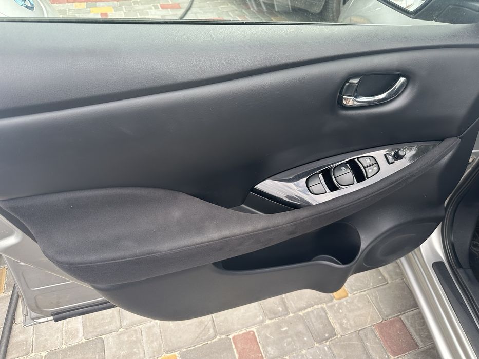 Продам Nissan Leaf 2014 г