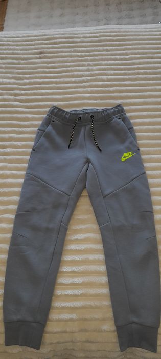 Nowe spodnie dresowe Nike