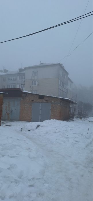 Продається трикімнатна квартира