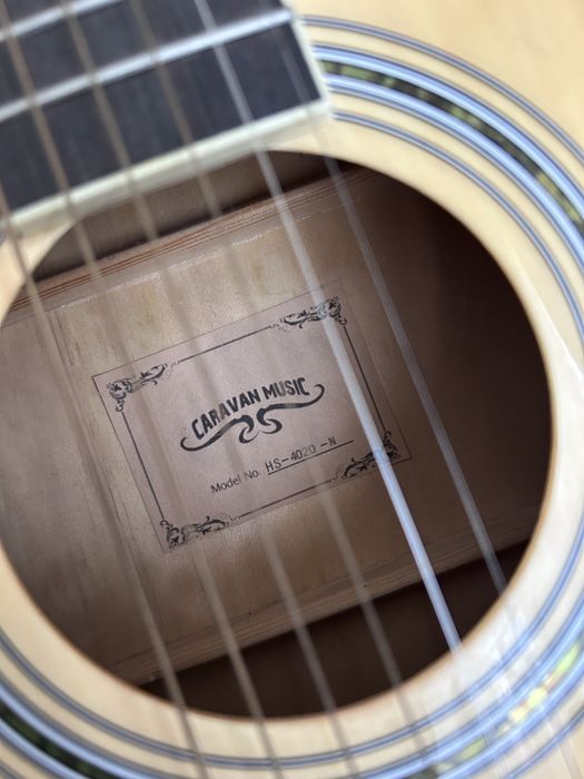 Акустична гітара Caravan Music з вирізом (cutaway)