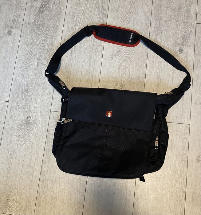 czarna torba wenger na ramię na laptopa 15.6 cali
