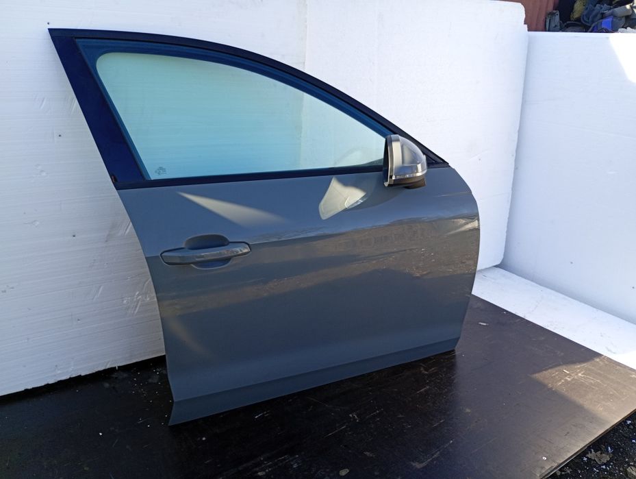 Audi A4 b9  drzwi maska zderzak  lx7b