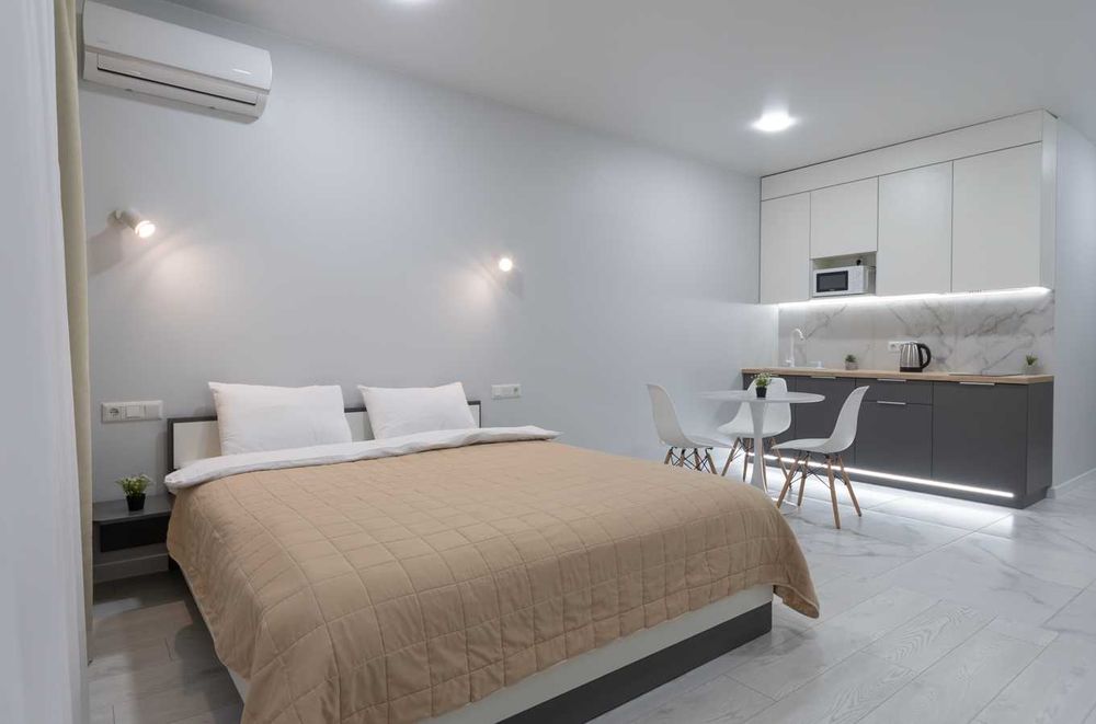 Завжди є світло! Затишна студія з панорамним видом на місто.