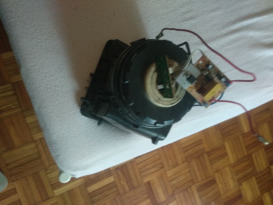 Impecável motor de máquina de aspirar pó , usada mas  funciona