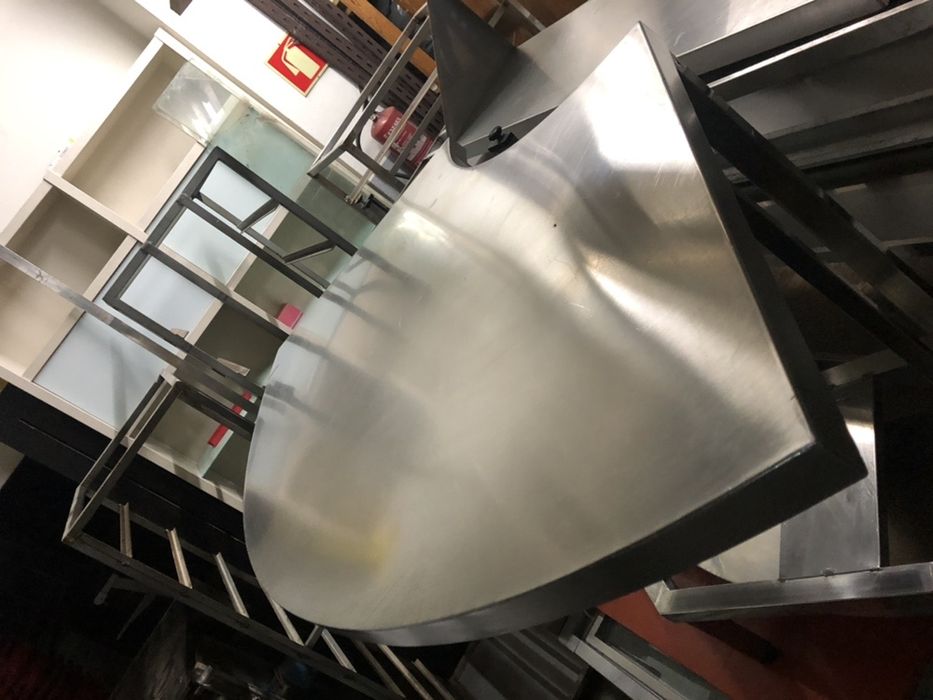 Escaparate em inox com curva como novo