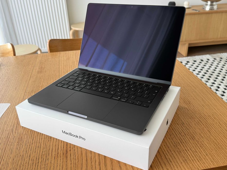 MacBook Pro 14” M5 24GB, 22 cykle, idealny stan, gwarancja