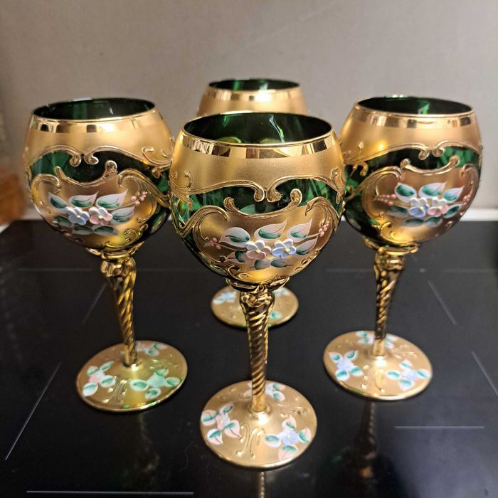 Recheio de loiças Vista Alegre, SPAL, Cristais, Vidro Murano, etc.