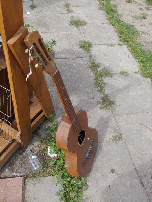 Gitara bardzo stara