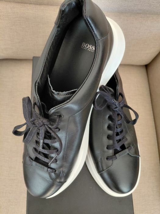 SNEAKERSY Boss czarne