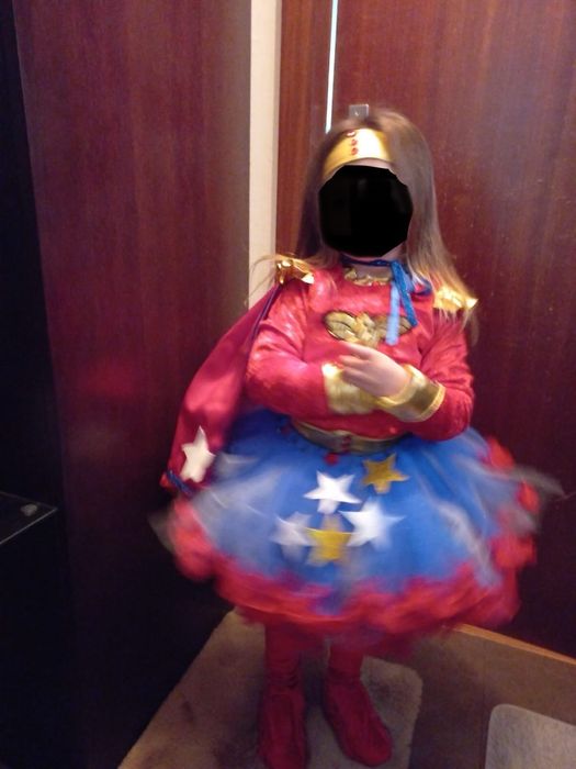 Fato  da super mulher para menina de 4anos , feito em costureira