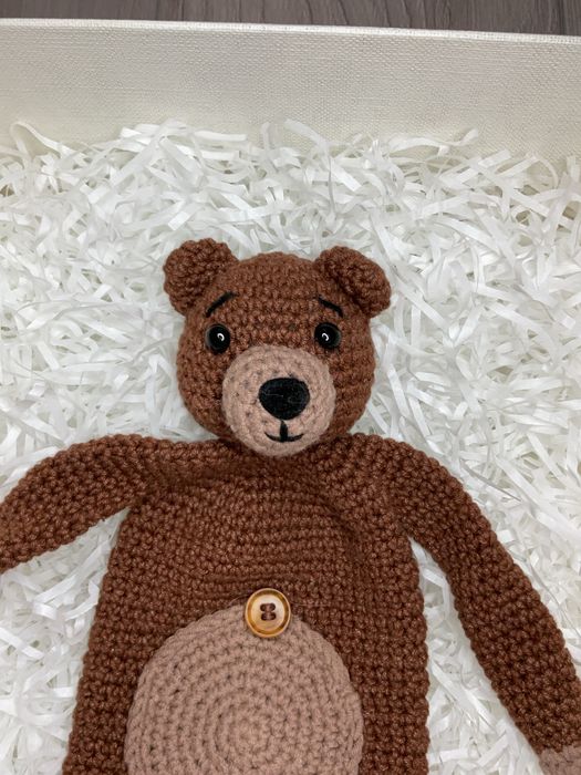 piórnik miś brązowy handmade na szydełku idealny do szkoły