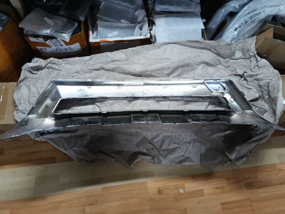 A1668858625 хром накладка на передний бампер амг Mercedes ML W166 amg