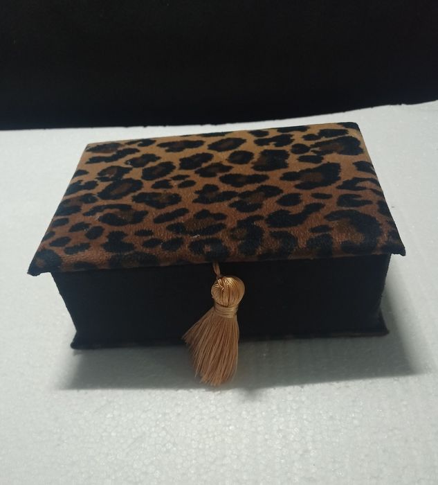 Porta jóias em veludo