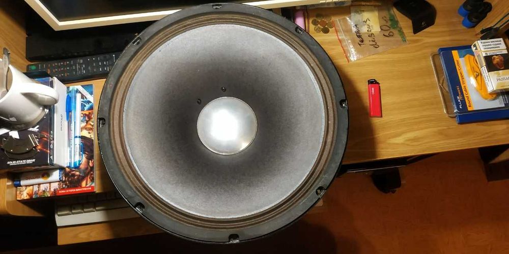 Динамики мощные TESLA 150 Вт-300 Вт 8 ом\вес 9.5кг \диаметр почти 40см