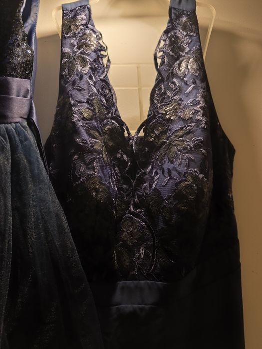 Sukienki córka r.128, mama r.44 i buty 28, 39 Polecam!