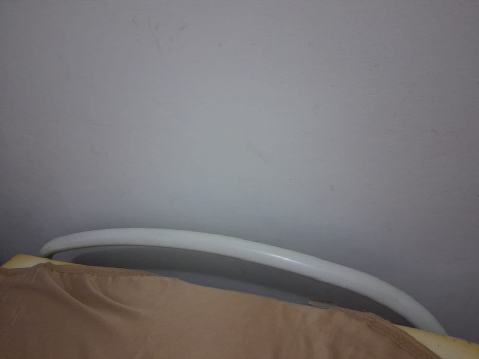 Cama de ferro com estrado