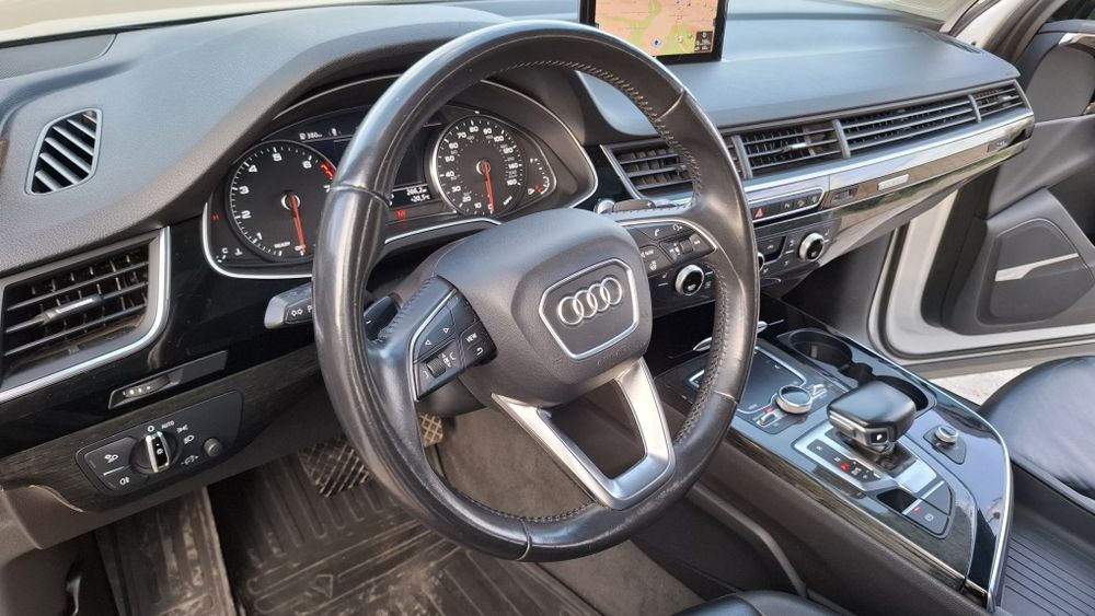 Продам Ауди Q7 m